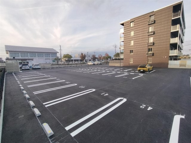 ソフィア21梅満のエントランス|便利な敷地内ゴミ置き場もあります♪