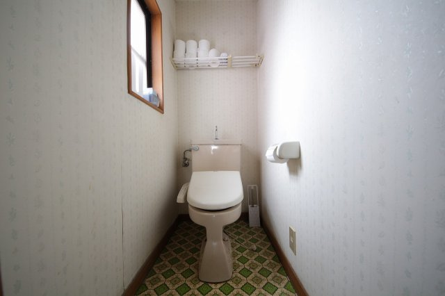 わんこハウス鶴見のトイレ|女性に嬉しいウォシュレット付きです。
