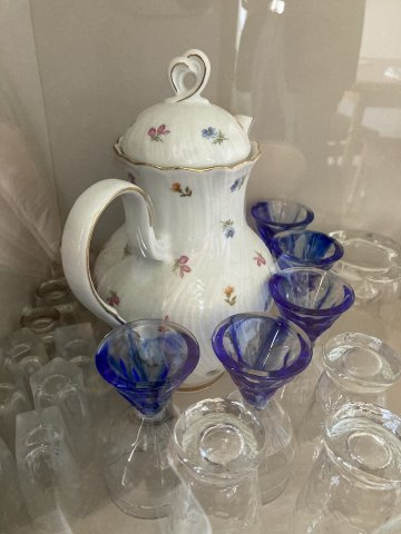 わんこハウス鶴見の居間・リビング|おしゃれカフェのような食器。
