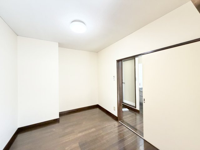 コーポ四季村上の洋室|スタンダードな洋室です