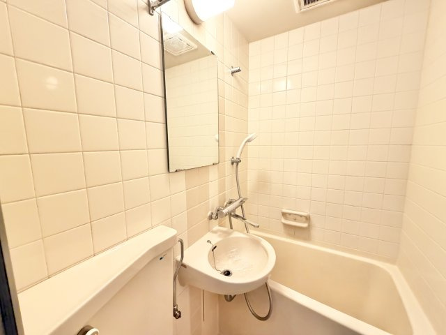 コーポ四季村上の洗面所|脱衣スペースもあります