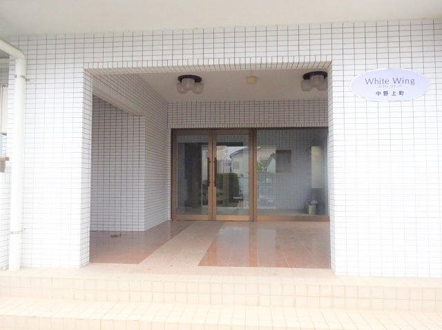 ホワイトウイング中野上町のエントランス|建物の内部です