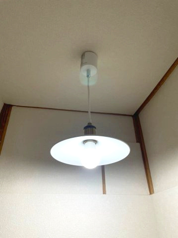 三浦市天神町戸建の内装|落ち着いた雰囲気の照明が多い物件です