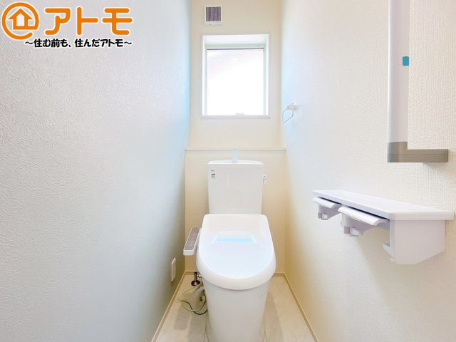 【トイレ】 | 富士市水戸島　新築戸建て　全1棟 | 窓があり換気もすぐにできる、清潔感のあるトイレです♪