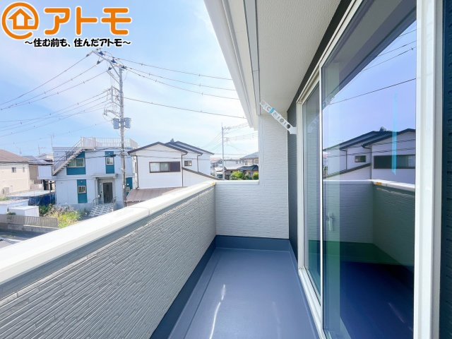 【バルコニー】 | 富士市水戸島　新築戸建て　全1棟 | 陽当たりのよいバルコニーのため、洗濯物もすぐに乾き、お布団もふかふかに♪