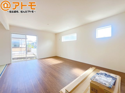 【居間・リビング】 | 富士市水戸島　新築戸建て　全1棟 | 用途での区画がしやすい形状をしたリビングになっています♪