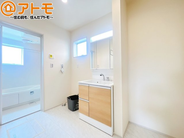 【独立洗面台】 | 富士市水戸島　新築戸建て　全1棟 | 鏡の中の収納を使えば、家族の小物が集まる洗面台もスッキリ♪