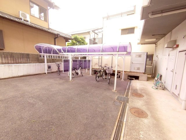 メゾン・ド・ジュネスの駐車場