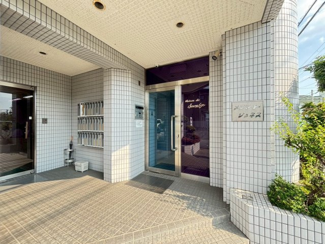 メゾン・ド・ジュネスのエントランス