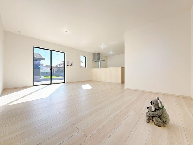 【居間・リビング】 | 前橋市前箱田町　新築住宅 | 窓を開けるとスッーと爽やかな風を感じるリビング。家族の笑顔が集まる幸せな空間。