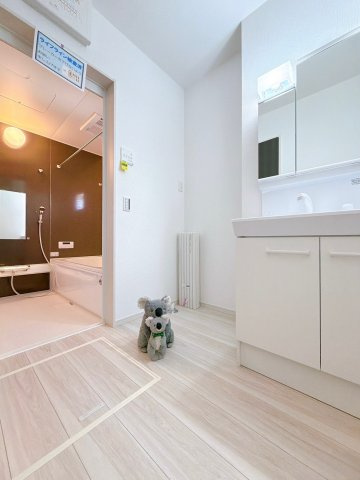 【独立洗面台】 | 前橋市前箱田町　新築住宅 | 爽やかなデザインでまとめられた洗面脱衣室。収納たくさんな洗面化粧台。