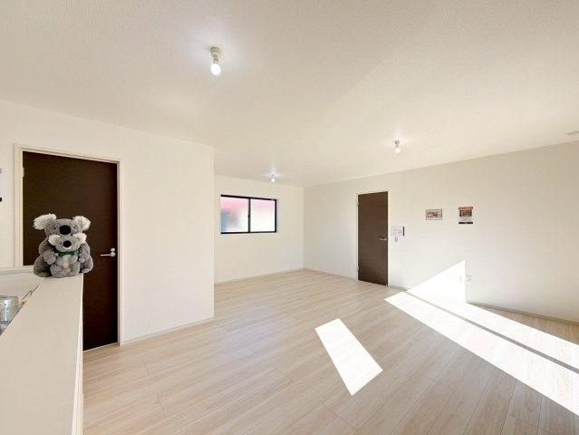 【居間・リビング】 | 前橋市前箱田町　新築住宅 | 気がづけば家族が集まって楽しい会話と食事が始まる。皆で笑って過ごす幸せ溢れるリビング。