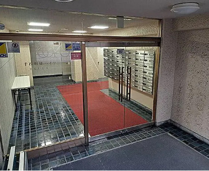 千石明穂ハイツのエントランス