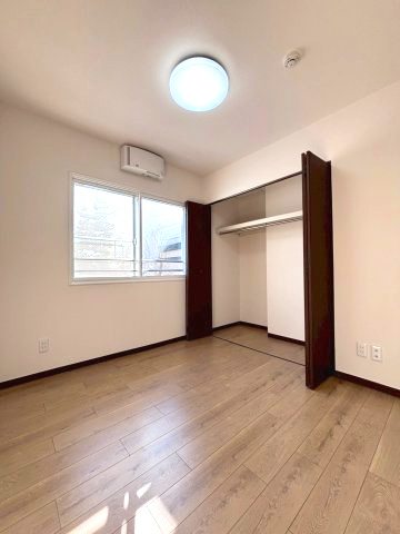 オリンピア月寒公園弐番館の洋室