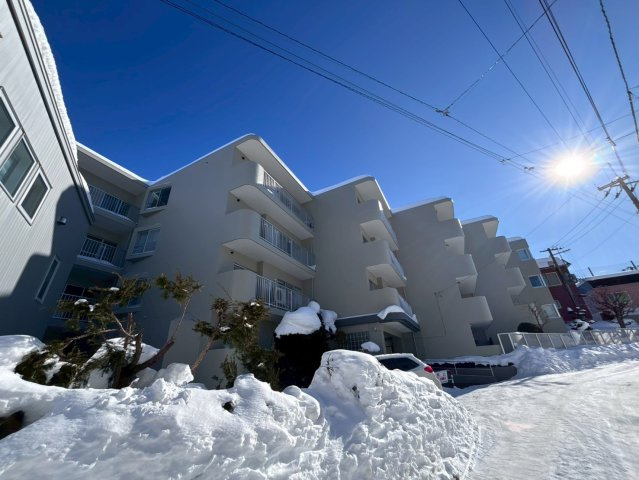 オリンピア月寒公園弐番館の外観