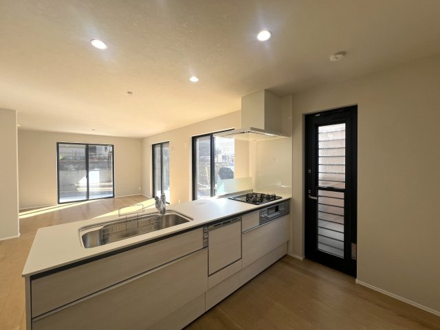 始発駅の駅チカという利便性なら借地という考え方もアリなのでは？？【金沢区谷津町新築戸建】のキッチン|キッチンです