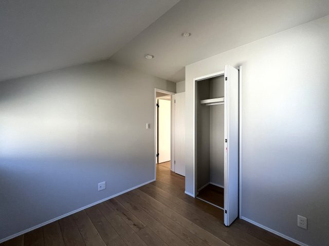 始発駅の駅チカという利便性なら借地という考え方もアリなのでは？？【金沢区谷津町新築戸建】の洋室|明るい洋室です