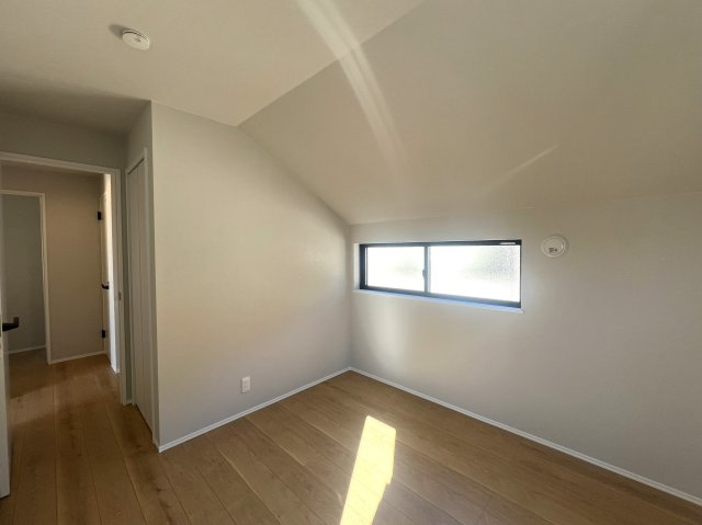 始発駅の駅チカという利便性なら借地という考え方もアリなのでは？？【金沢区谷津町新築戸建】の洋室|ゆったりした洋室です