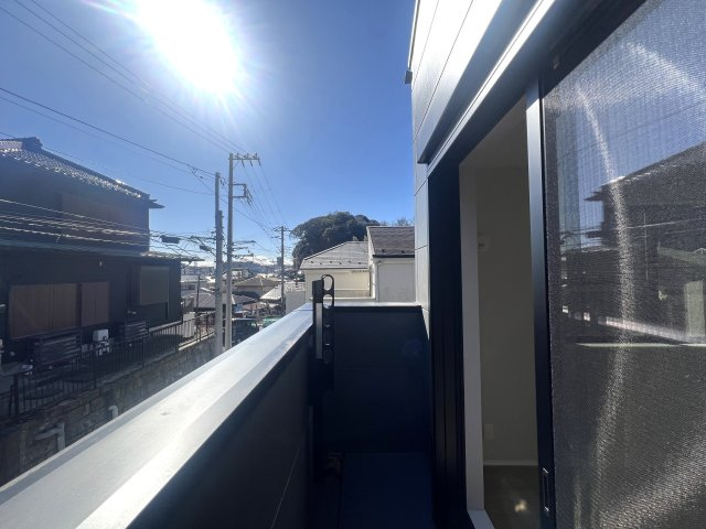 始発駅の駅チカという利便性なら借地という考え方もアリなのでは？？【金沢区谷津町新築戸建】のバルコニー|広々としたバルコニーです