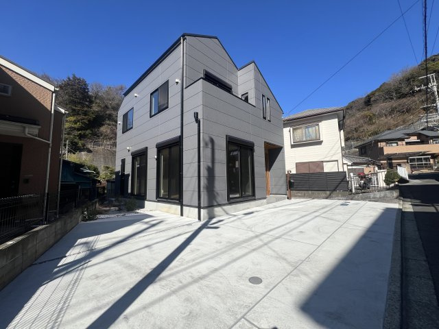 始発駅の駅チカという利便性なら借地という考え方もアリなのでは？？【金沢区谷津町新築戸建】の駐車場|車をお持ちの方に嬉しい駐車場付きの物件です