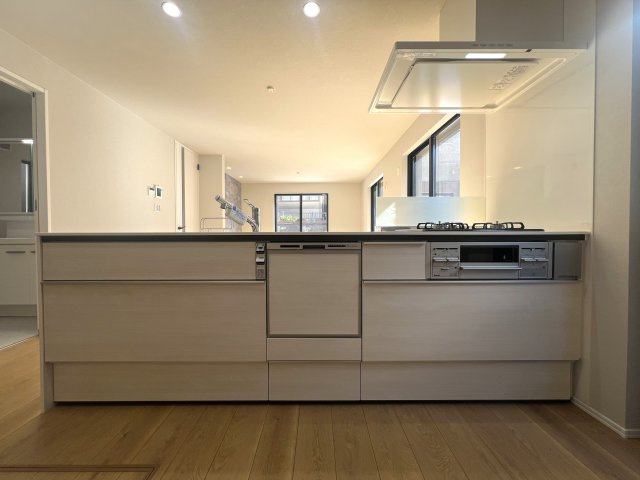 始発駅の駅チカという利便性なら借地という考え方もアリなのでは？？【金沢区谷津町新築戸建】のキッチン|使いやすいキッチンです