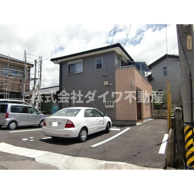 ファミール井田の駐車場