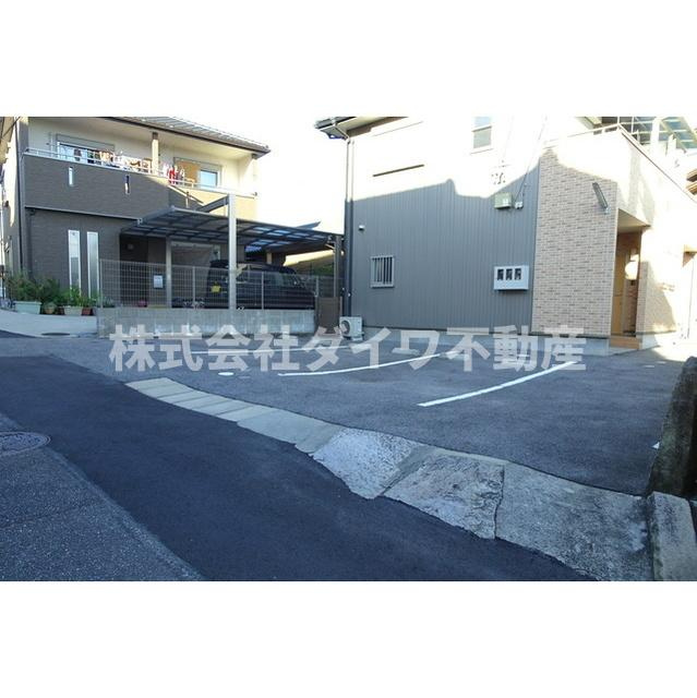 ファミール井田の駐車場