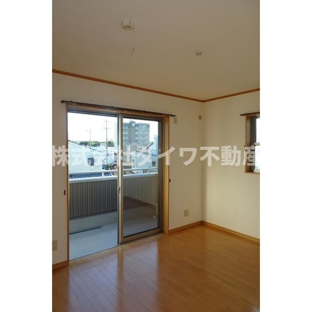 ファミール井田の居間・リビング