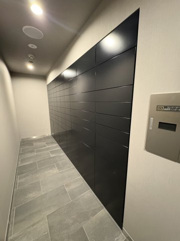 オープンレジデンシア大須FRONTの設備|スタイリッシュにまとめられた集合ポストスペース