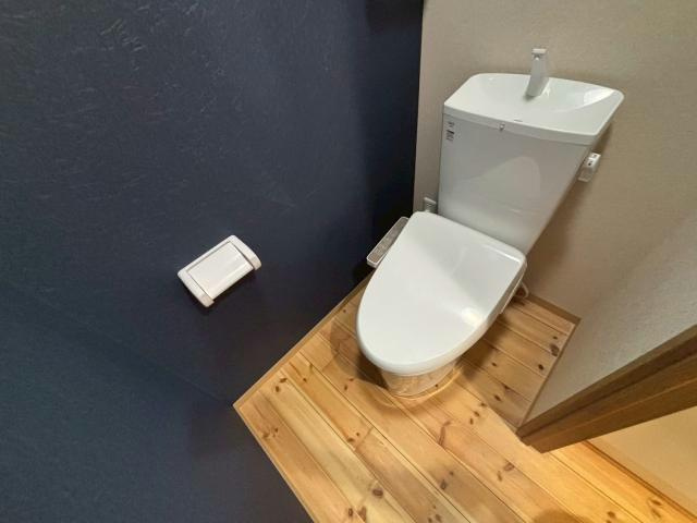 西八代戸建のトイレ