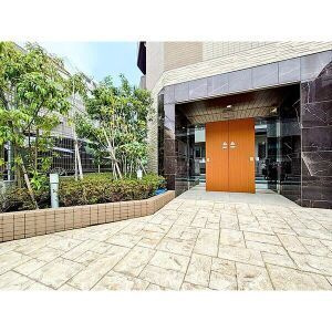 サンクレイドル横濱弘明寺のエントランス