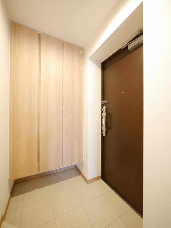 サンクレイドル横濱弘明寺の玄関