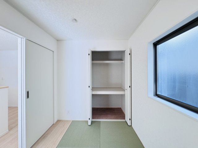 柏市西原１丁目新築戸建【西原小学校：10分】の収納|5帖和室収納