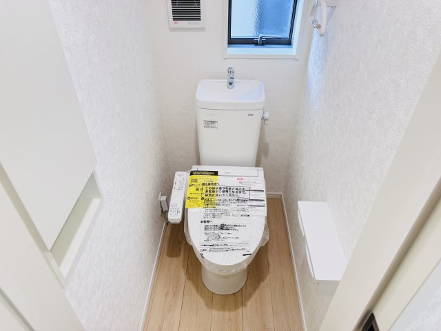 柏市西原１丁目新築戸建【西原小学校：10分】のトイレ|温水洗浄暖房便座つきトイレ