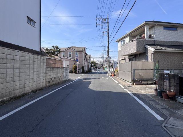 柏市西原１丁目新築戸建【西原小学校：10分】の前面道路含む現地写真|南東側前面道路・幅員約6.4ｍ