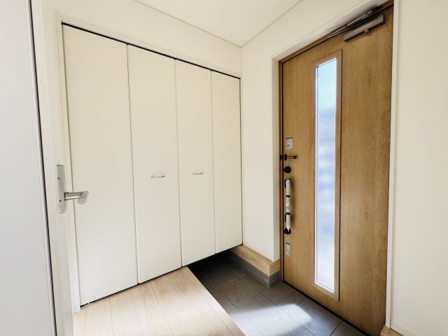 柏市西原１丁目新築戸建【西原小学校：10分】の玄関|玄関ホール・シューズクローゼット