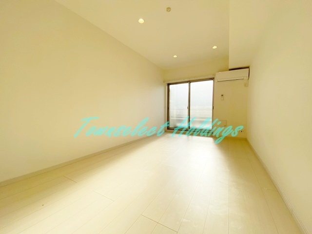 リブリ・ピーチテラス金澤八景の居間・リビング|白基調のお部屋♪