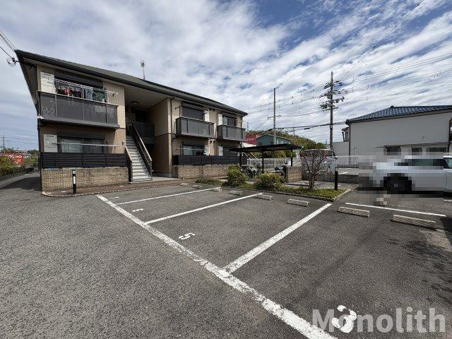 シャーメゾンいずみの駐車場