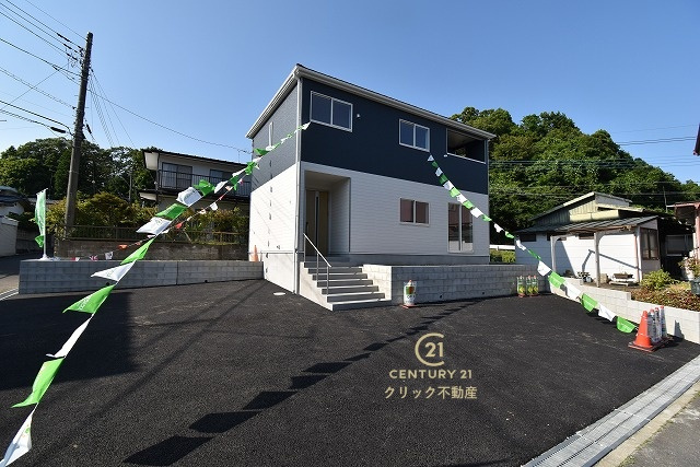 Cradlegarden　 東海村村松　第4　限定1棟！の駐車場|駐車場は十分なスペース。ご家族それぞれが車をご所有の場合や、来客の際も安心です。
内覧可能です。ご予約はHPから、またお電話でもお気軽にどうぞ。