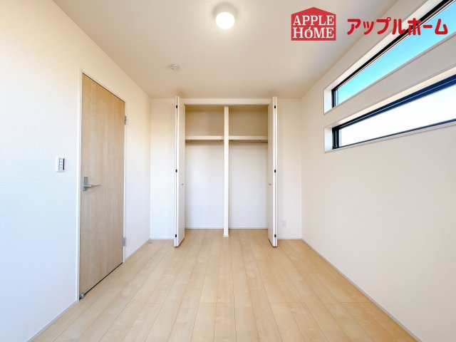 [新築住宅] 比企郡鳩山町松ヶ丘 全1棟の洋室|２階居室は全室収納あり！たっぷりある収納活用でお部屋もキレイを保てます♪