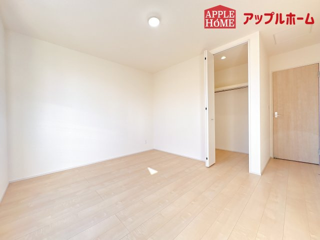 [新築住宅] 比企郡鳩山町松ヶ丘 全1棟の洋室|２階居室は全室収納あり！たっぷりある収納活用でお部屋もキレイを保てます♪