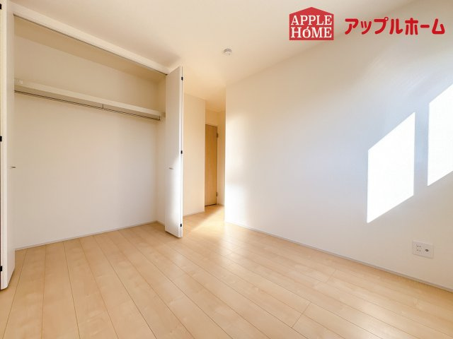 [新築住宅] 比企郡鳩山町松ヶ丘 全1棟の洋室|２階居室は全室収納あり！たっぷりある収納活用でお部屋もキレイを保てます♪