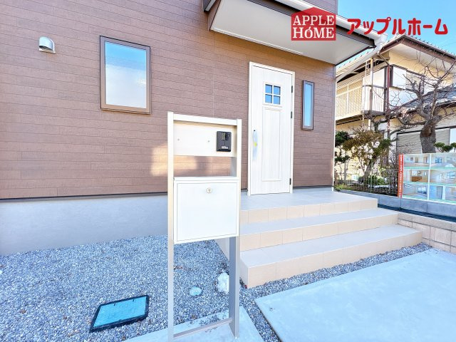 [新築住宅] 比企郡鳩山町松ヶ丘 全1棟のエントランス|資料請求、お電話でのお問合せ、いつでも丁寧に対応させていただきます！不動産業界のプロフェッショナルが集う弊社にぜひ一度ご相談ください！