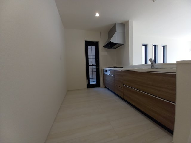 ひたちなか市田彦　10期のその他|同施工キッチンから見たリビングです。リビングは家族皆が集まる場所～家族会議からお子様の日々の成長を感じれる場所です。