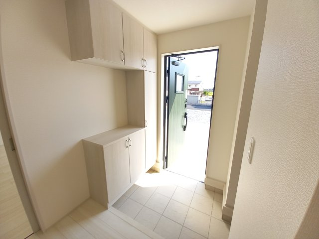 ひたちなか市田彦　10期の玄関|同施工玄関です。白を基調としているのでスッキリとしています♪