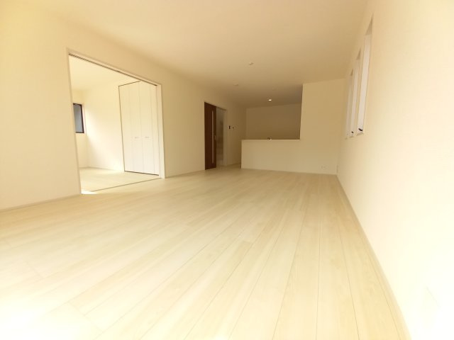 ひたちなか市田彦　10期の居間・リビング|同施工リビングです。いつもの団らんから家族会議までリビングはコミュニケーションの場♪