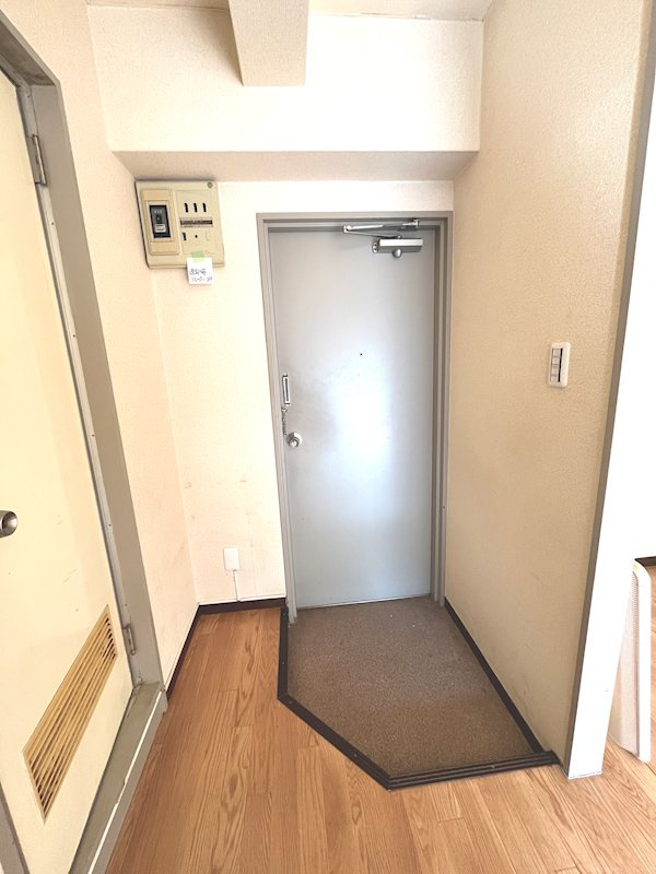 ムサシビルの玄関