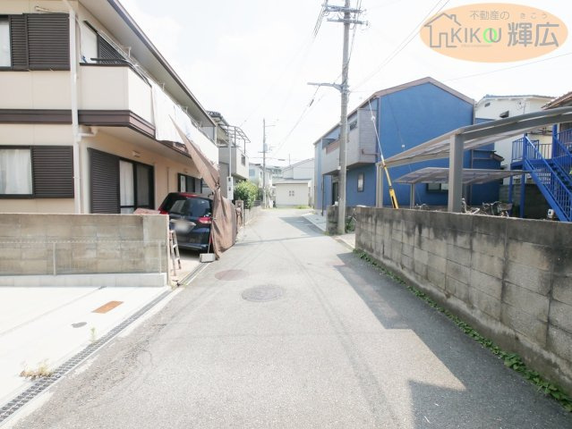 明石市二見町東二見　未入居戸建の前面道路含む現地写真