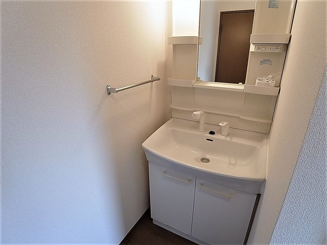 木戸様タウンハウスの洗面所|シャワー付きの洗面台