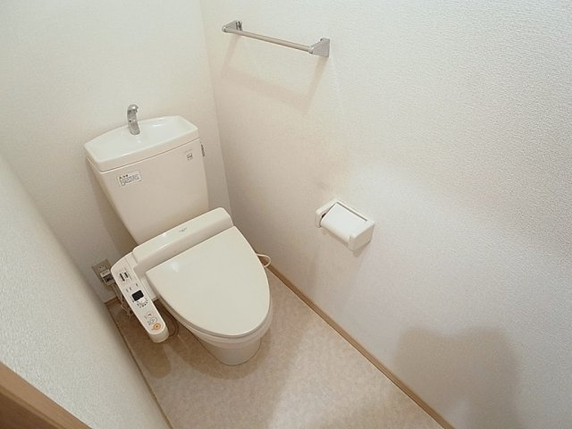 木戸様タウンハウスのトイレ|温水洗浄付きのトイレ